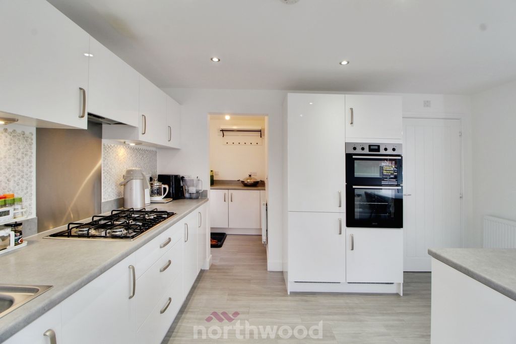 Property photo 3 of 32