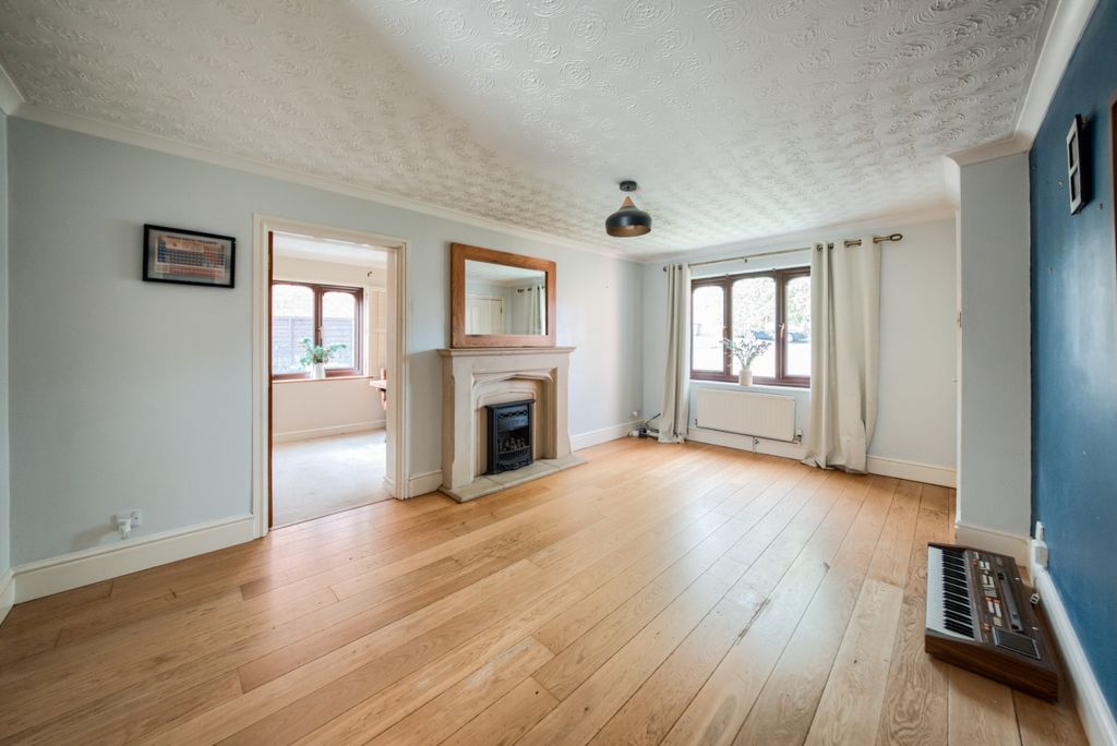 Property photo 2 of 19 Xt5A1700-Hdr(3)