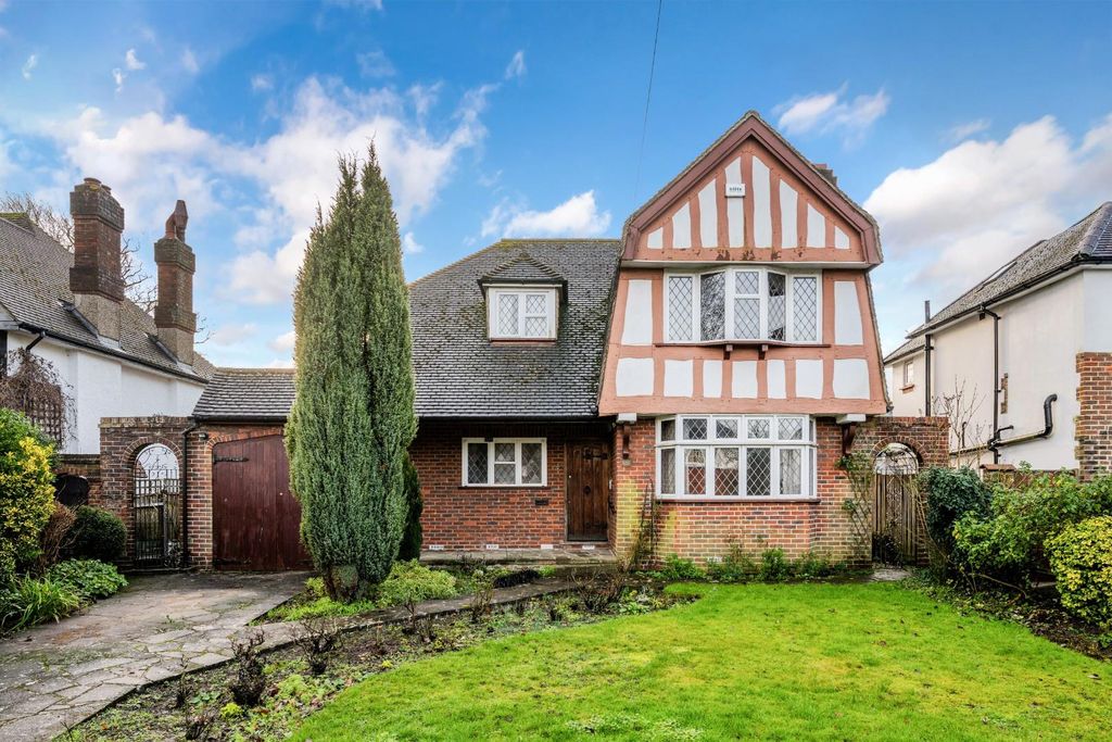 Property photo 1 of 19 Fiddicroft Avenue (1).Jpg