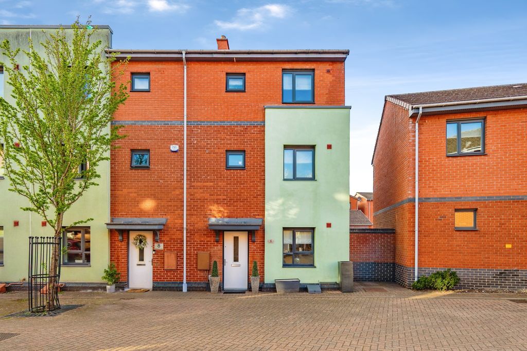 Property photo 1 of 15 Front View