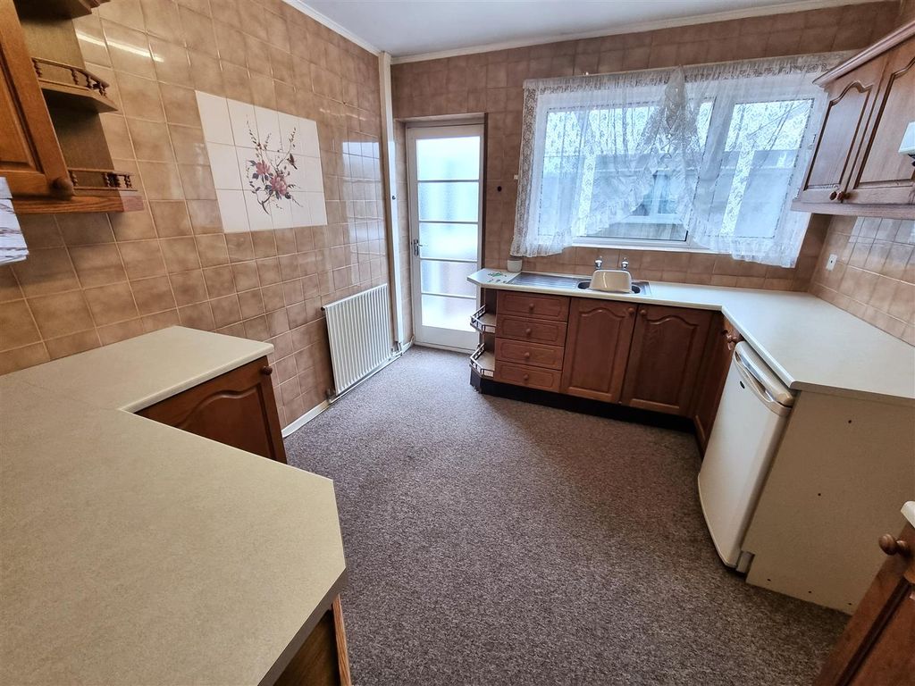 Property photo 3 of 14 Kitchen