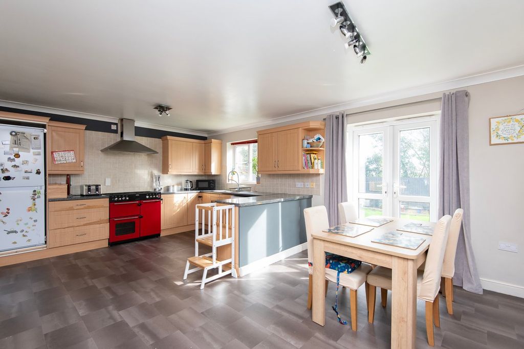 Property photo 3 of 16