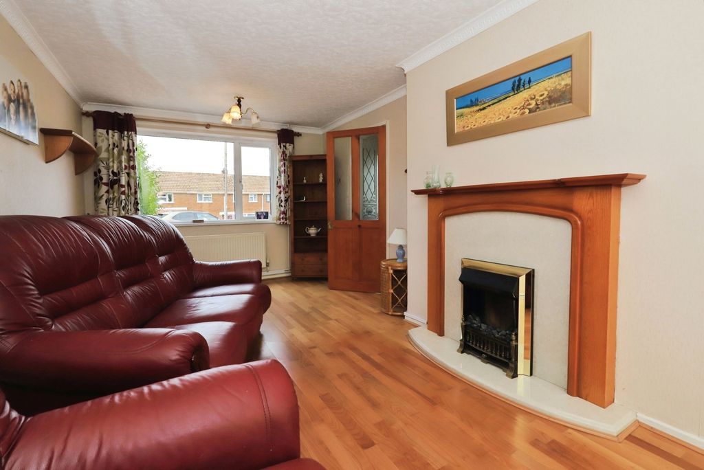 Property photo 2 of 13 Lounge