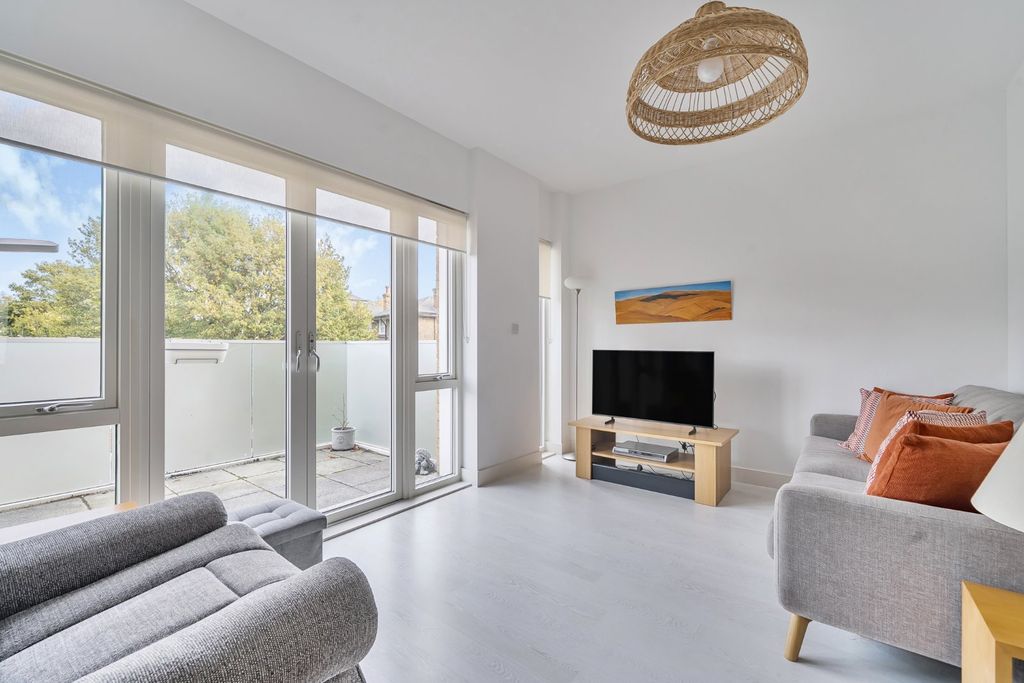 Property photo 2 of 35 Picture No. 14