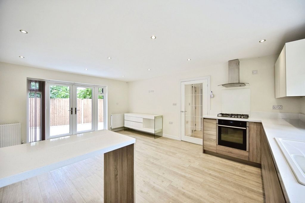 Property photo 2 of 11 Open Plan