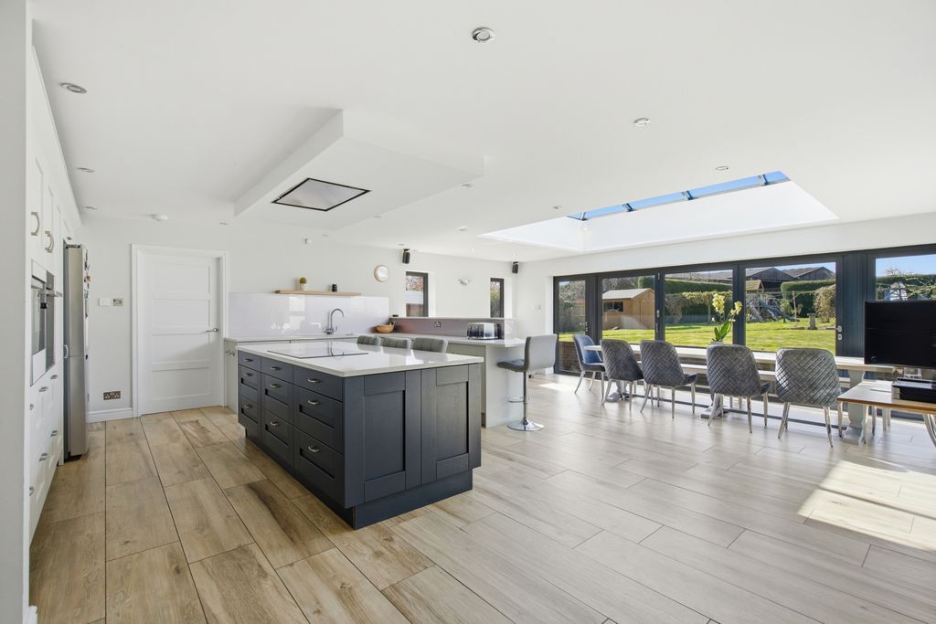 Property photo 2 of 23 Picture No. 21