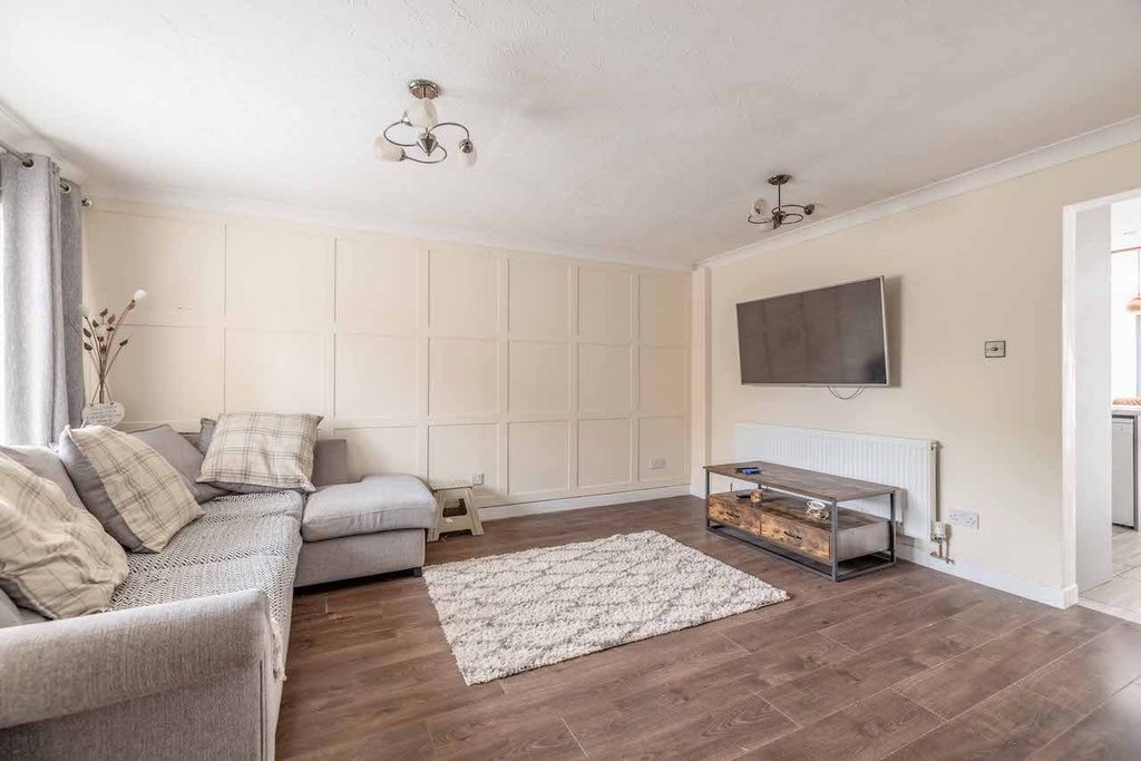 Property photo 3 of 21