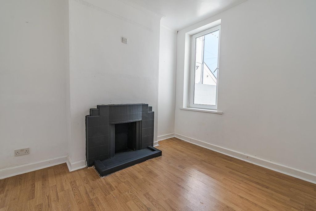 Property photo 3 of 20 Dining Room