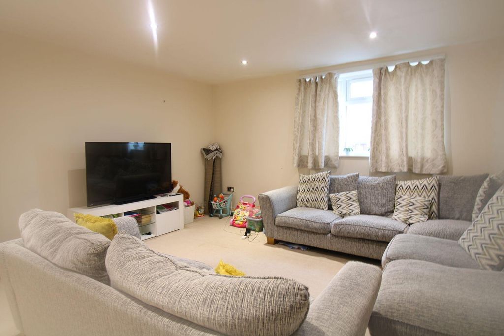 Property photo 2 of 4 Lounge