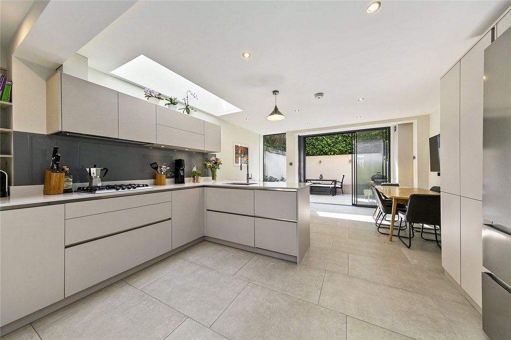 Property photo 2 of 14 Picture No. 08