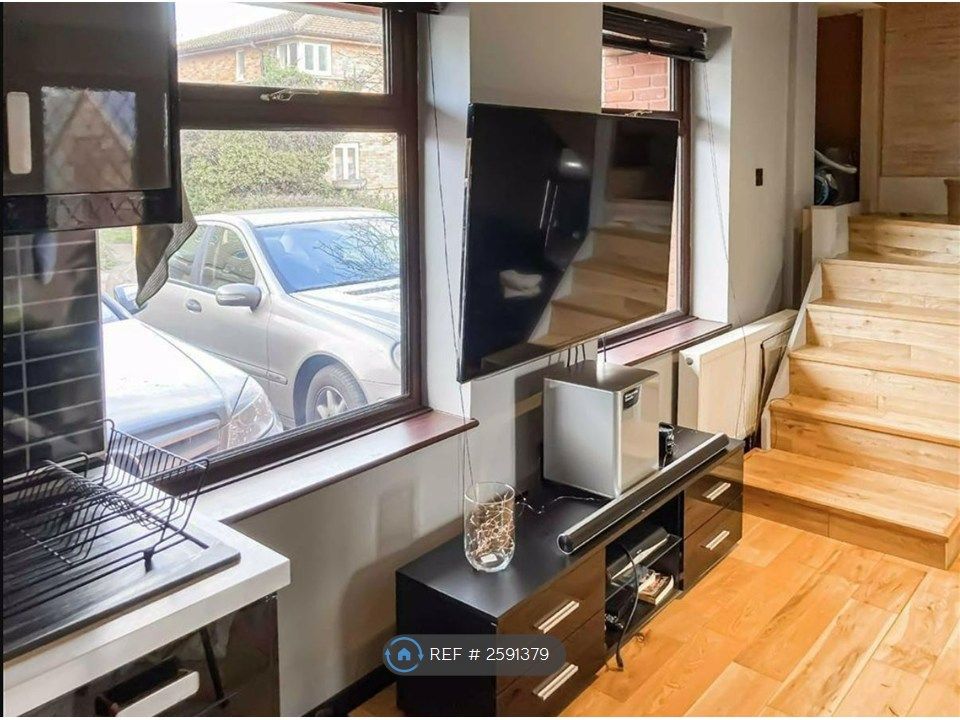 Property photo 2 of 10 Living
