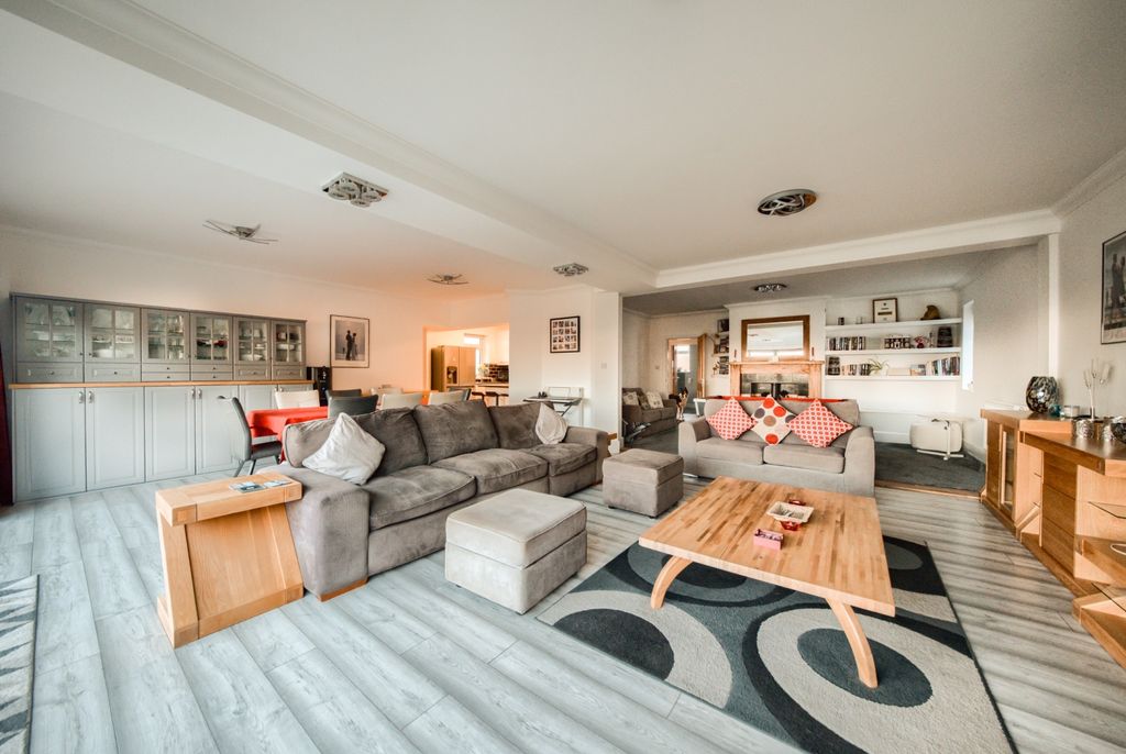 Property photo 2 of 31 Xt5A6097-Hdr(3)