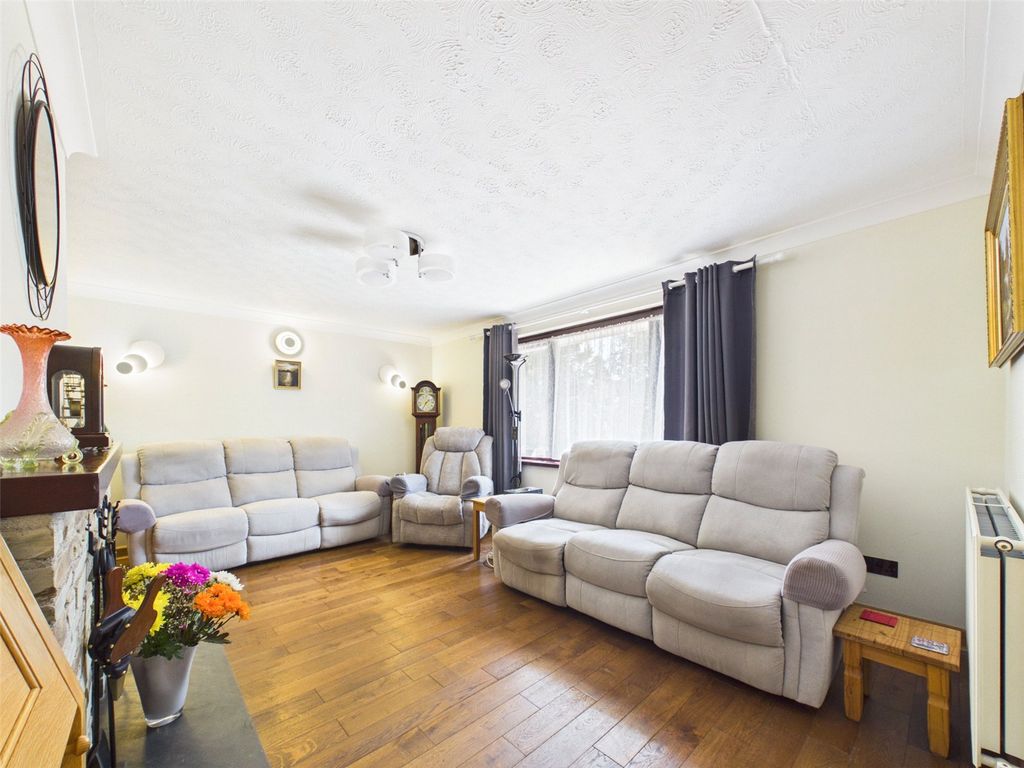 Property photo 2 of 18 Picture No. 25