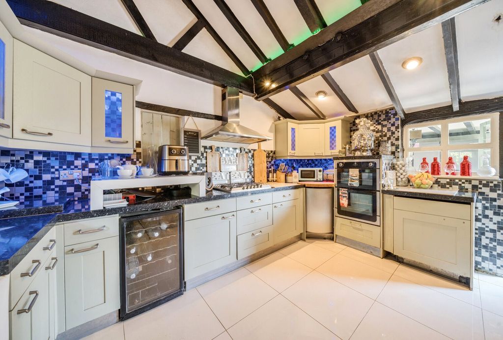 Property photo 2 of 22 Kitchen