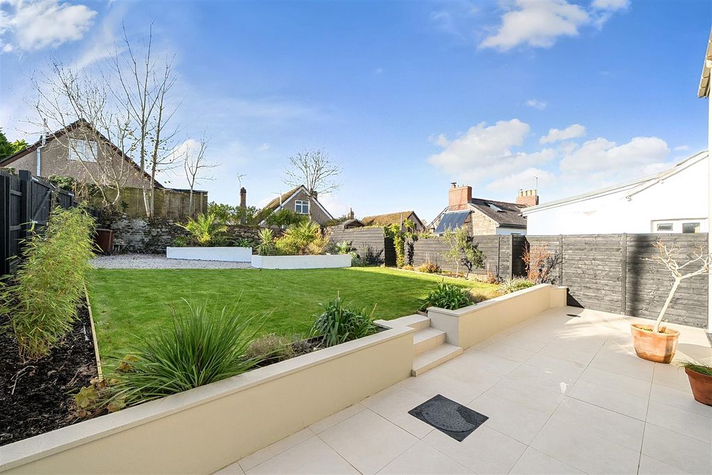 Property photo 2 of 27