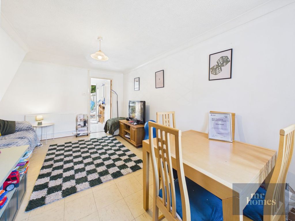 Property photo 2 of 27