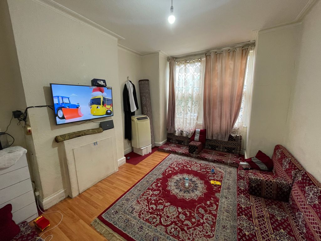 Property photo 3 of 12