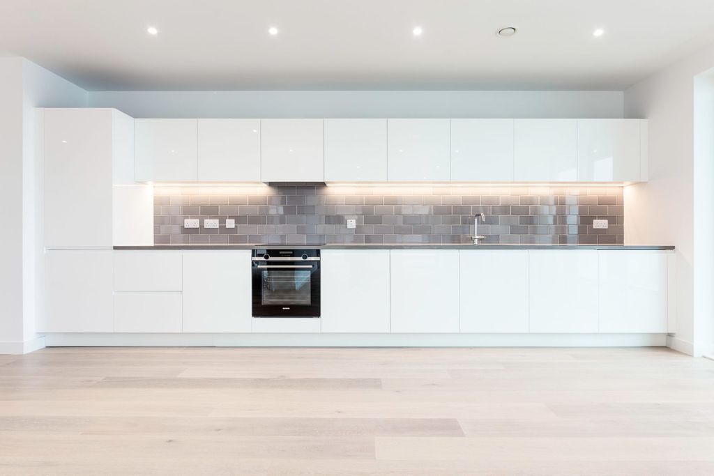 Property photo 2 of 20 5118001