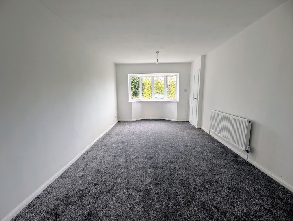 Property photo 3 of 6 Lounge