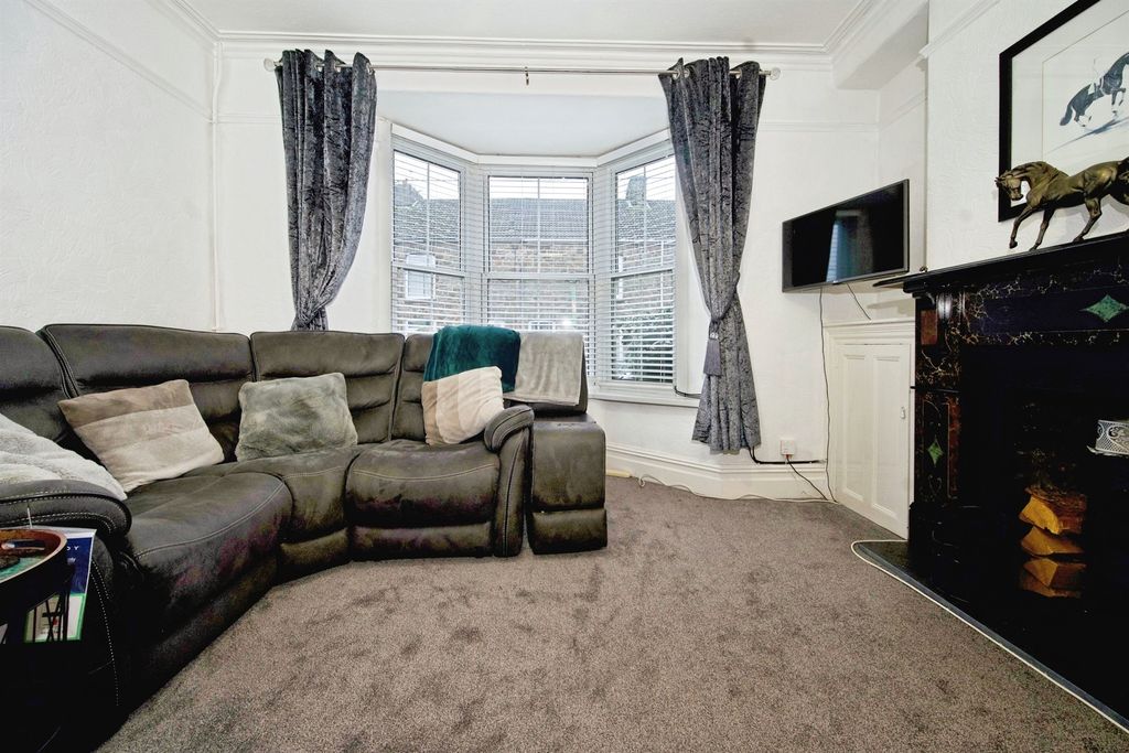 Property photo 3 of 32