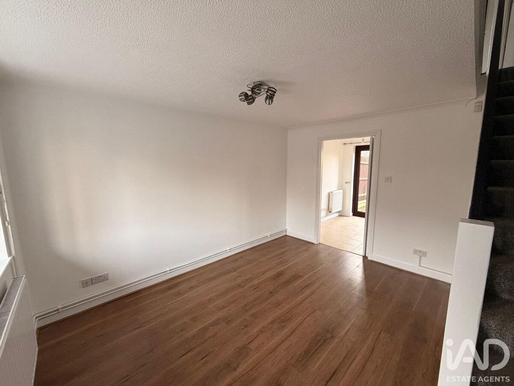 Property photo 2 of 8