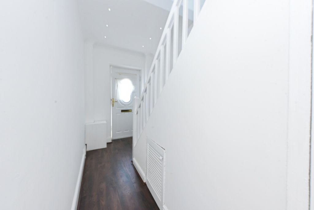 Property photo 2 of 16 Hallway