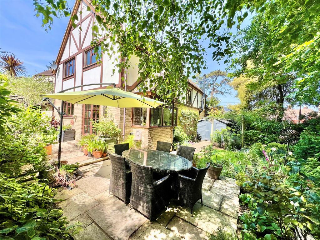 Property photo 2 of 41