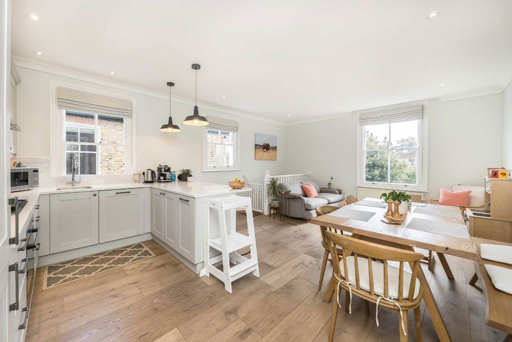 Property photo 3 of 8