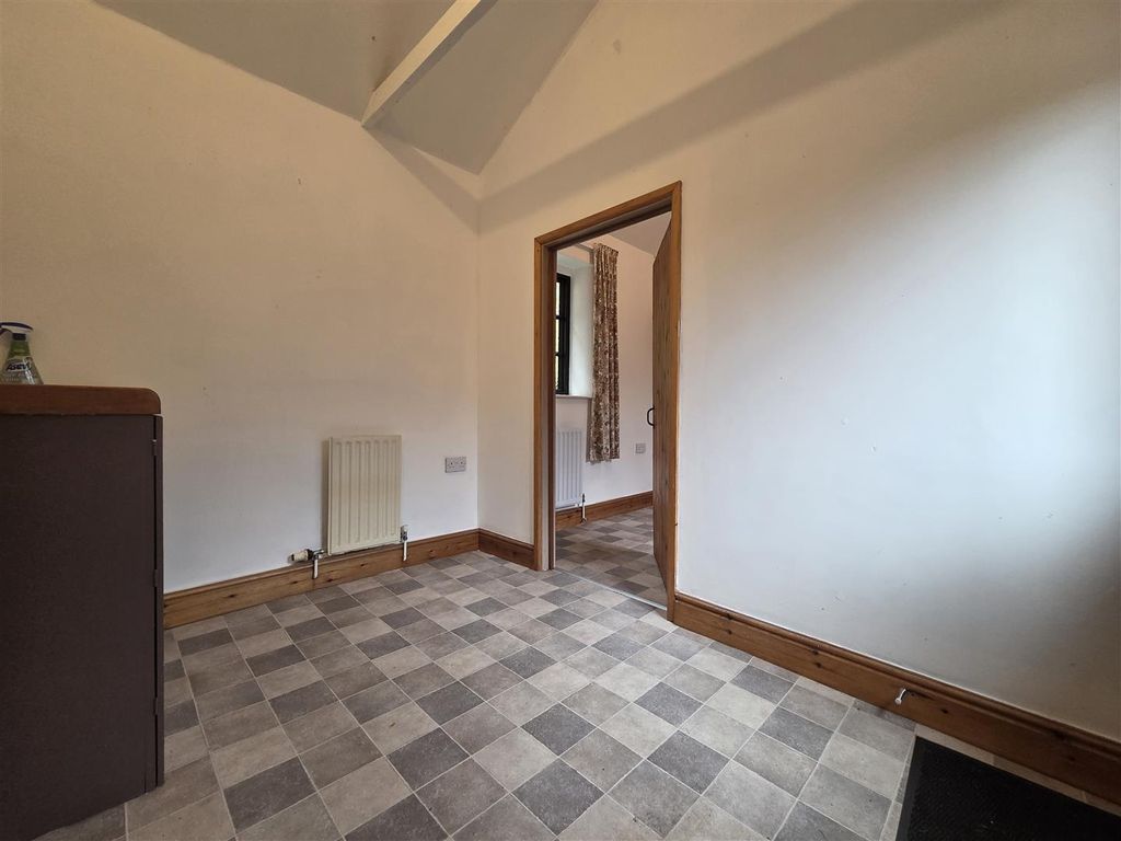 Property photo 3 of 34 Entrance Hallway