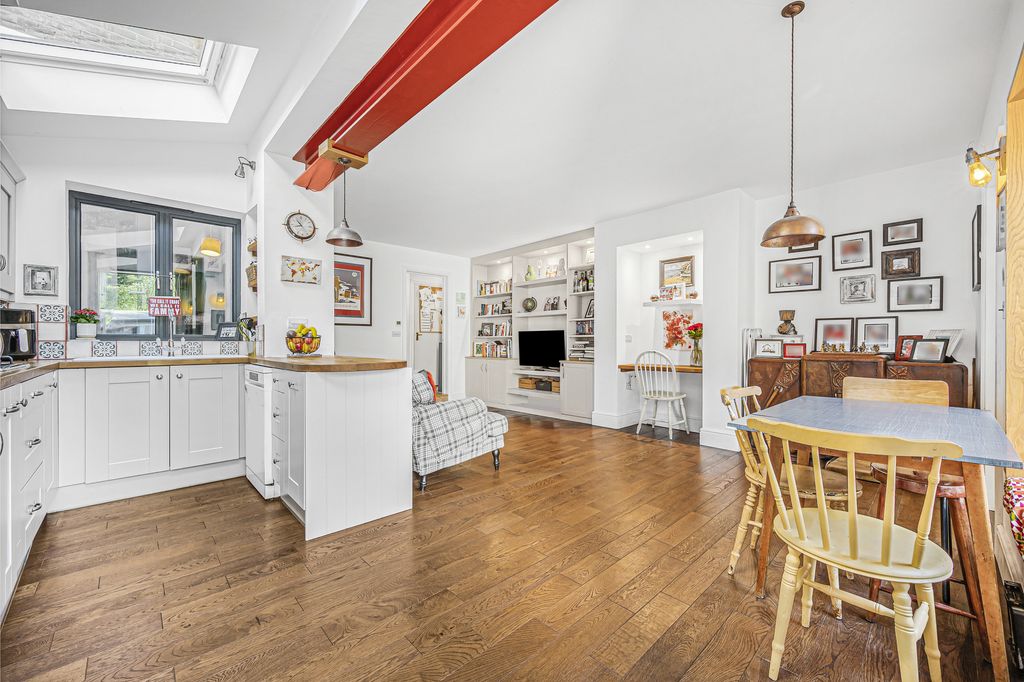 Property photo 2 of 11