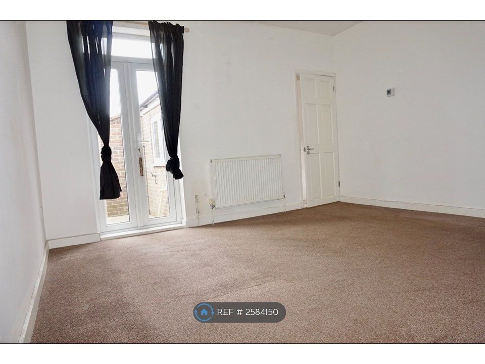 Property photo 3 of 10 Dining Room