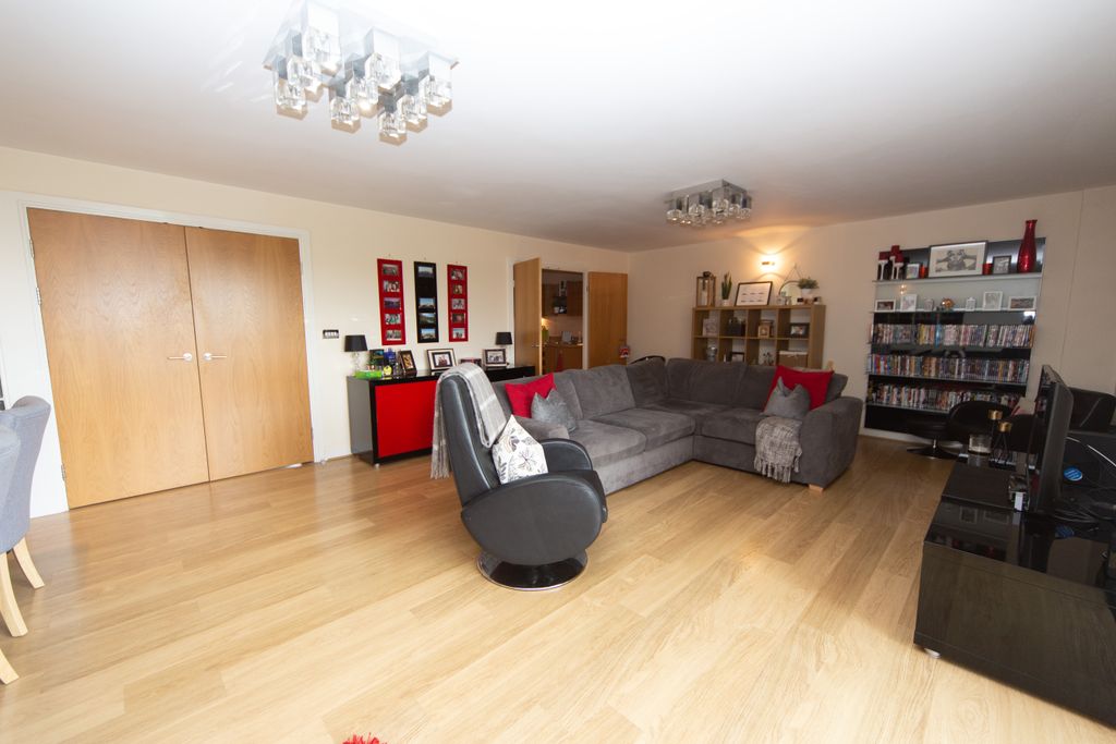 Property photo 3 of 12 Photo 03