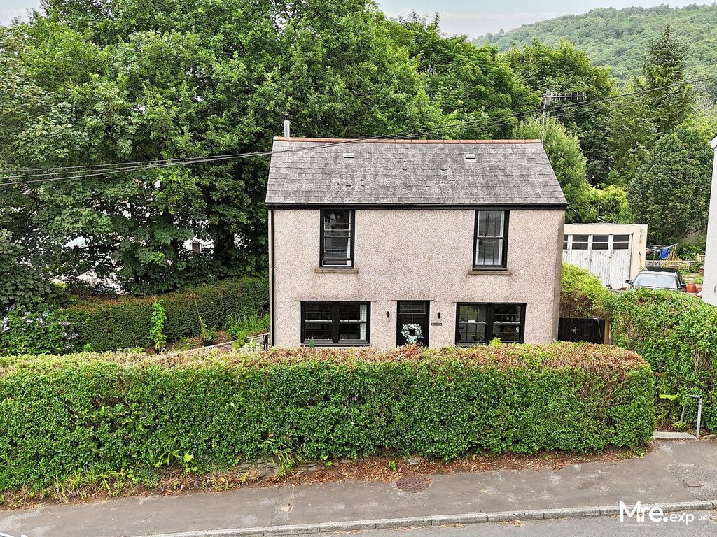 Property photo 2 of 18