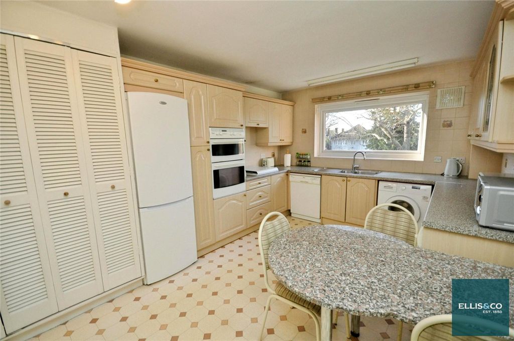 Property photo 2 of 11 Picture No. 15
