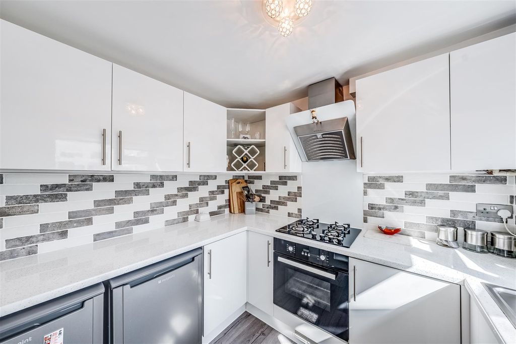 Property photo 3 of 16 Kitchen