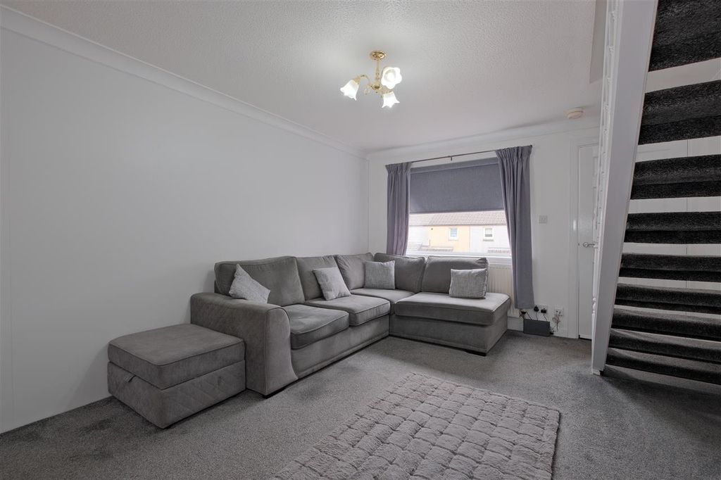 Property photo 3 of 27