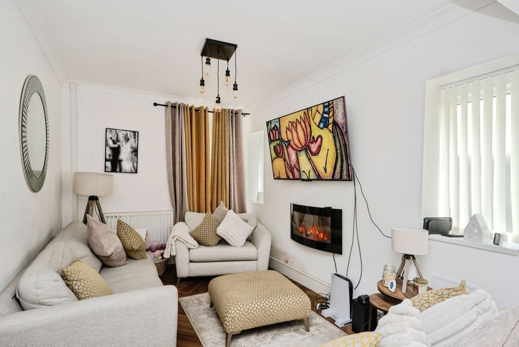 Property photo 3 of 20 Pbox-Img.Jpg