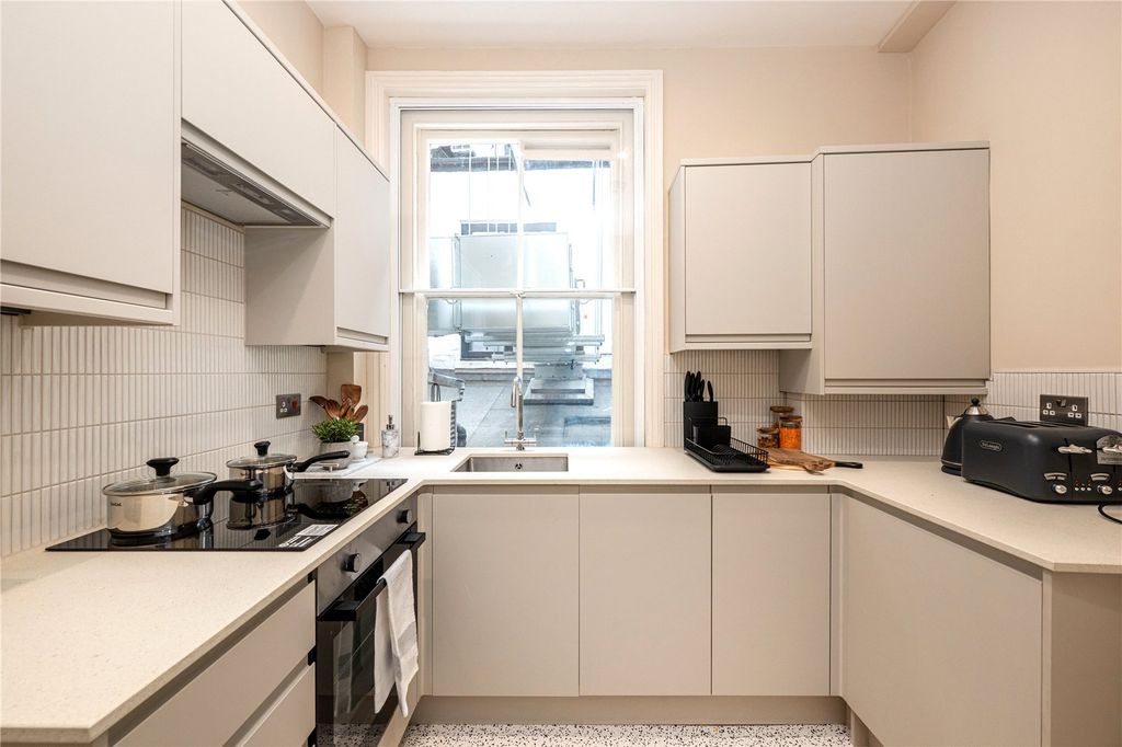 Property photo 3 of 8 Kitchen