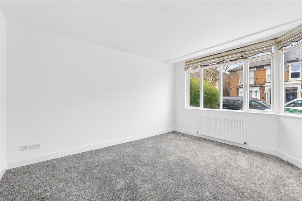 Property photo 3 of 16 Picture No. 06