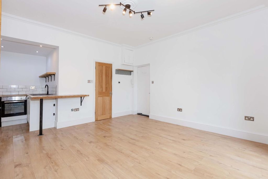 Property photo 3 of 18 Brunswick Sq_4.Jpg