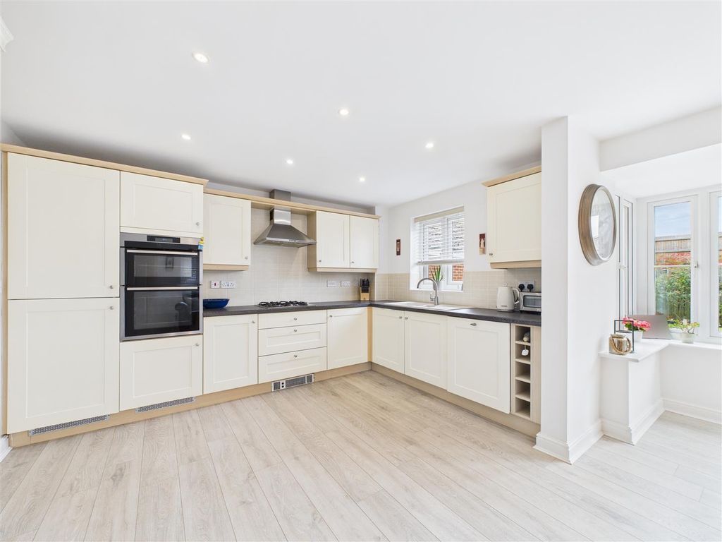 Property photo 2 of 23 Cam03303G0-Pr0203-Still002.Jpg