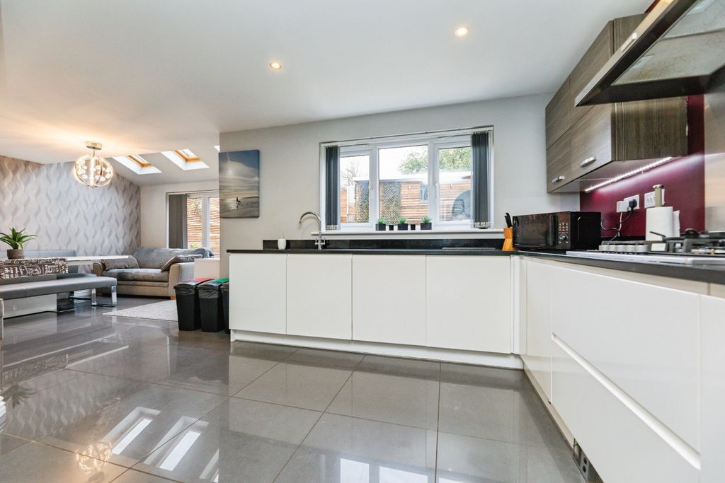 Property photo 3 of 30 2A8A2924-2-1033