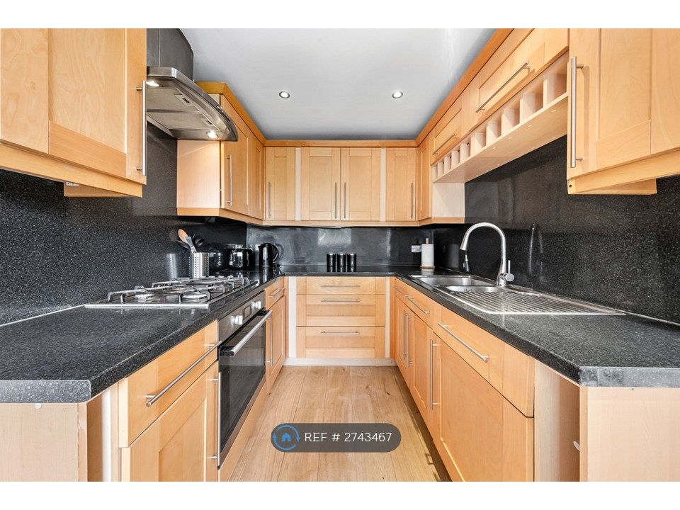 Property photo 3 of 11 Kitchen