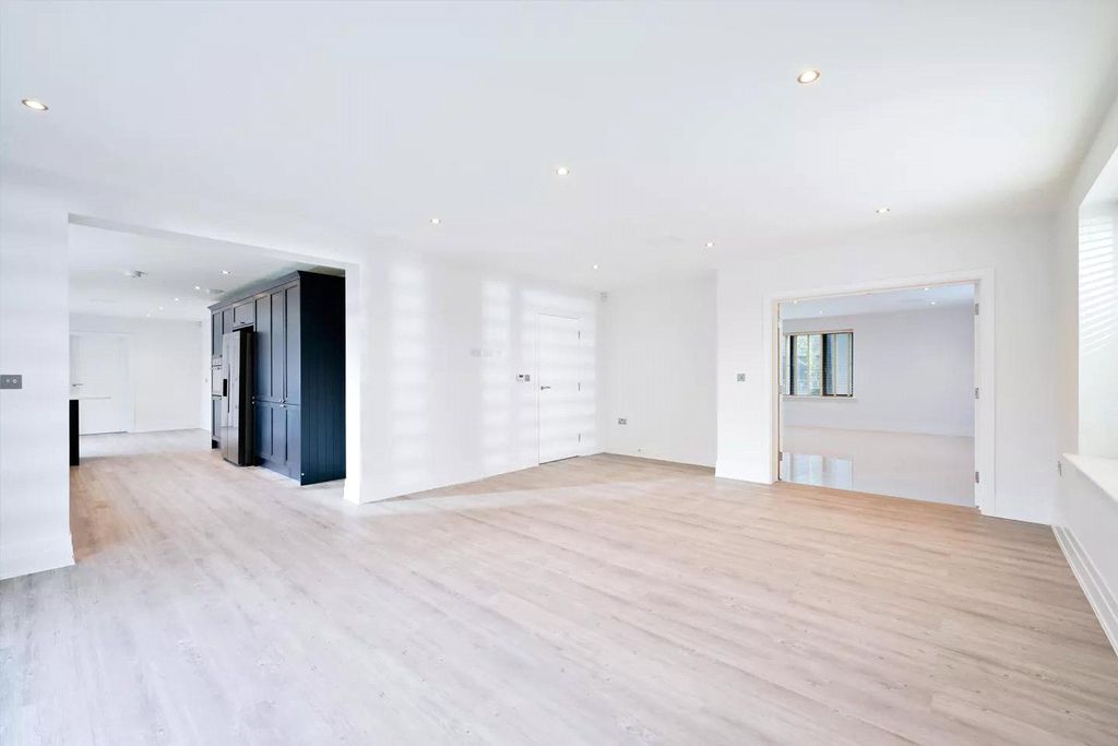 Property photo 3 of 14 Picture No. 06