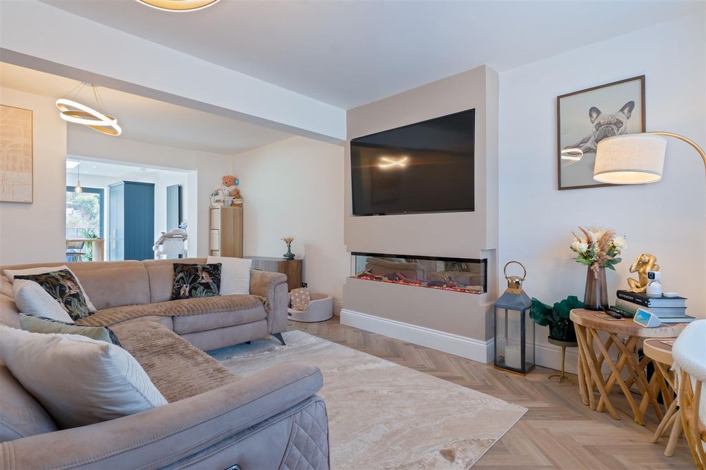 Property photo 3 of 25 Lounge...Jpg