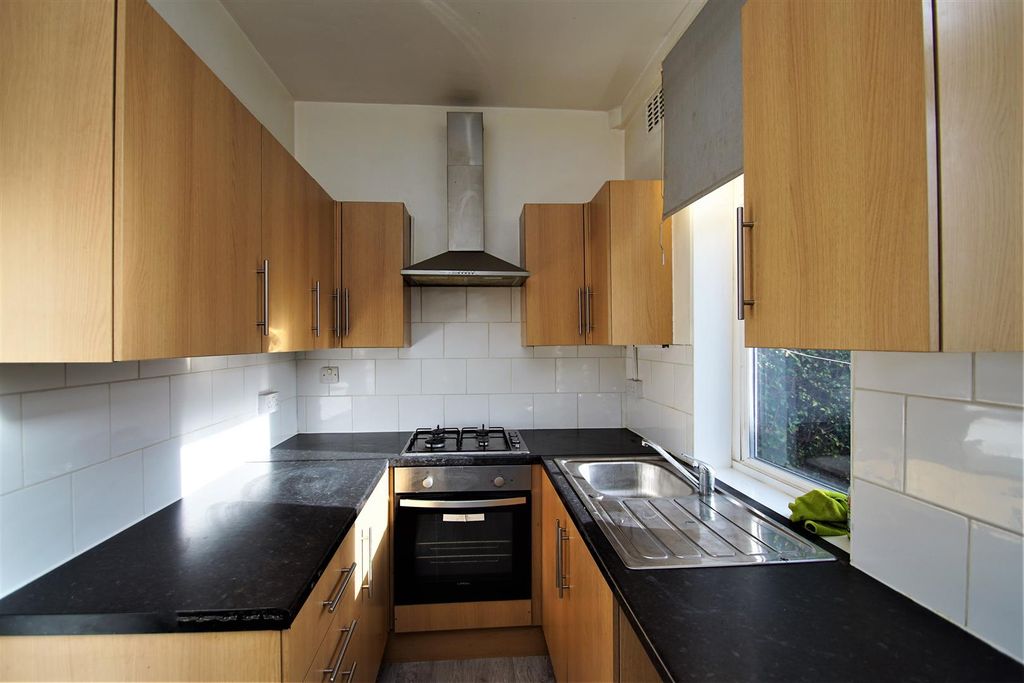 Property photo 2 of 7 Kitchen