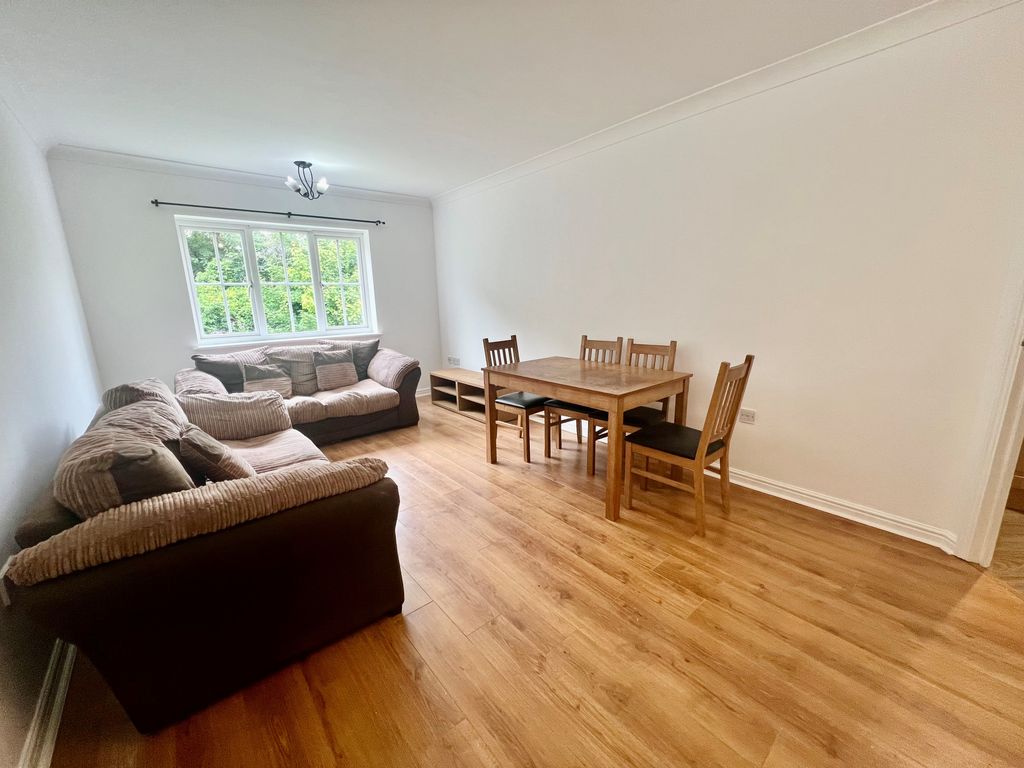 Property photo 2 of 11 Lounge2