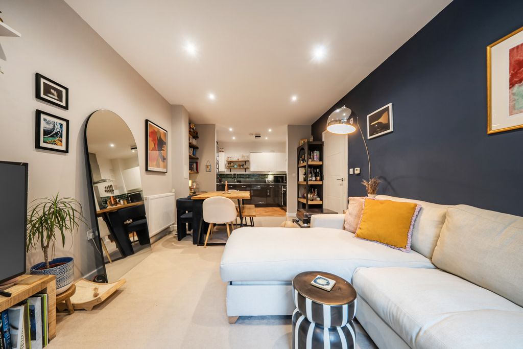 Property photo 3 of 23 1415994-5-69971d9...