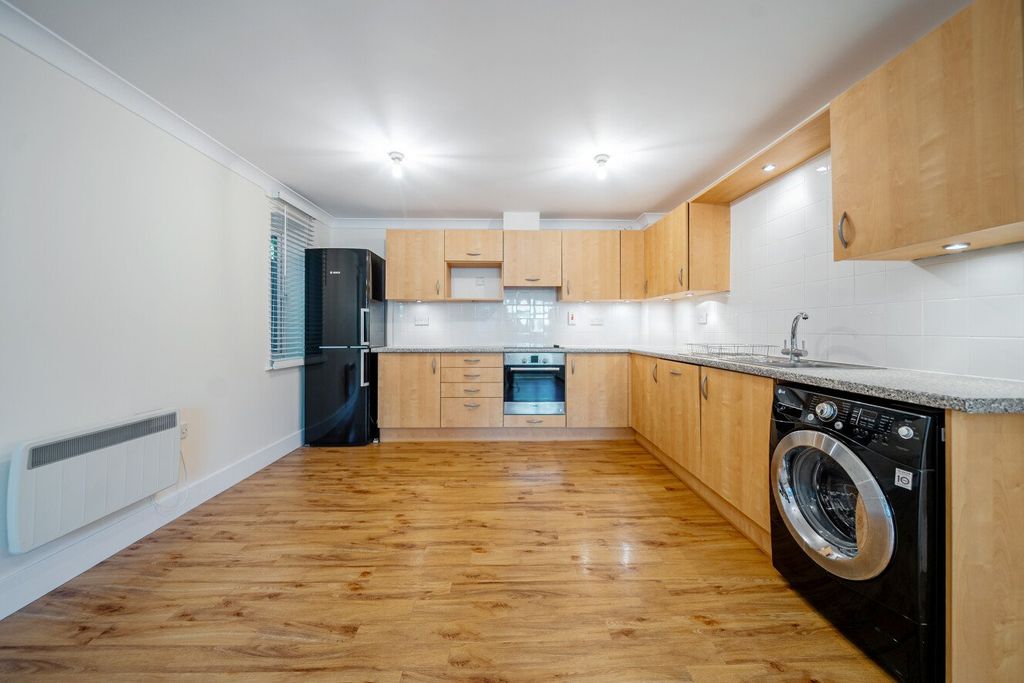 Property photo 3 of 18 Picture No. 08