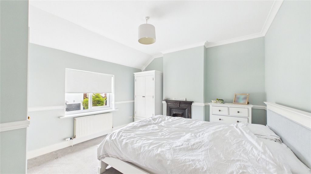 Additional image 11 of 3 bed semi-detached house for saleLightwater, Surrey GU18